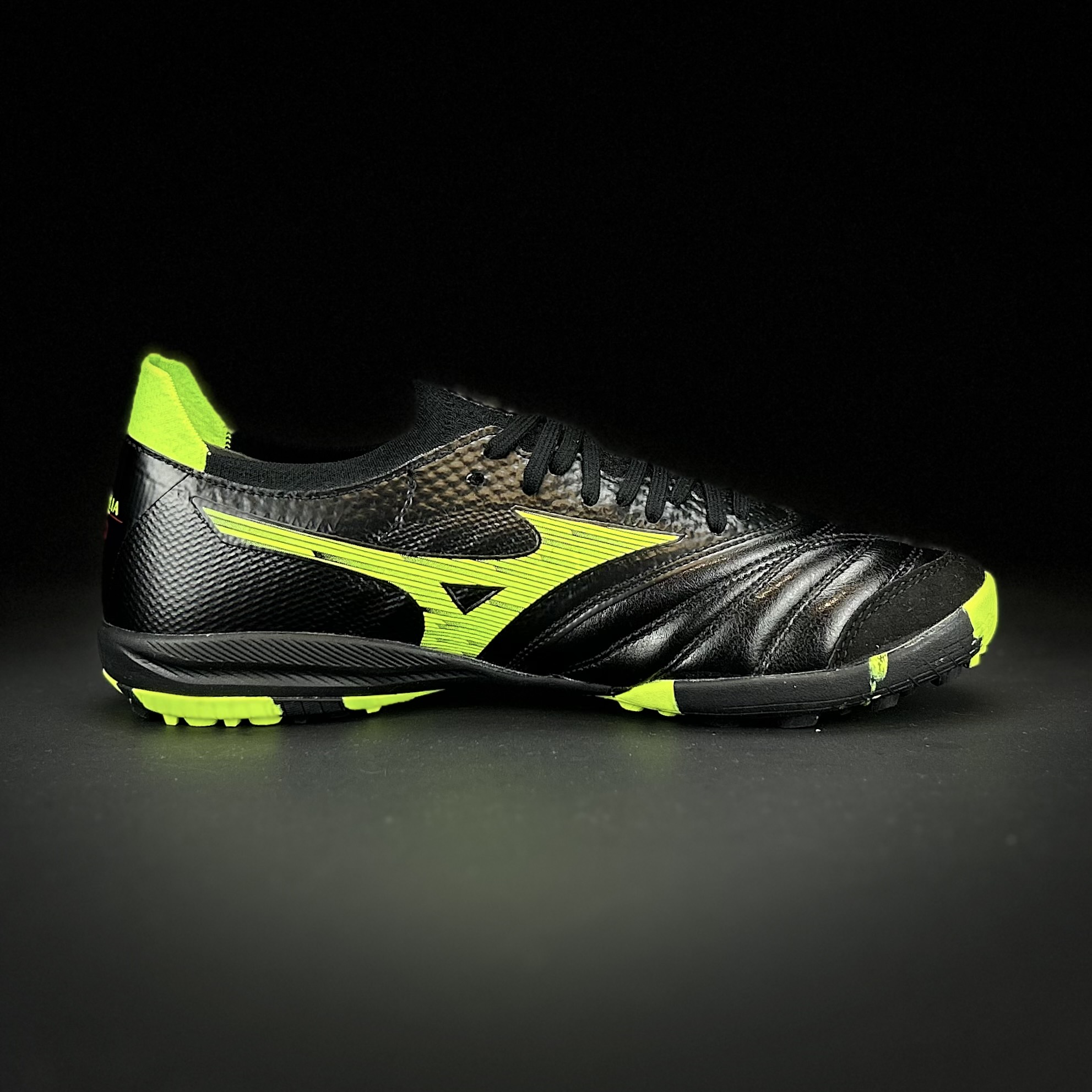 074f12629d9efac008d10d9747f4c752.jpg Сороконожки Mizuno Morelia Neo IV Elite TF, черный, кислотный