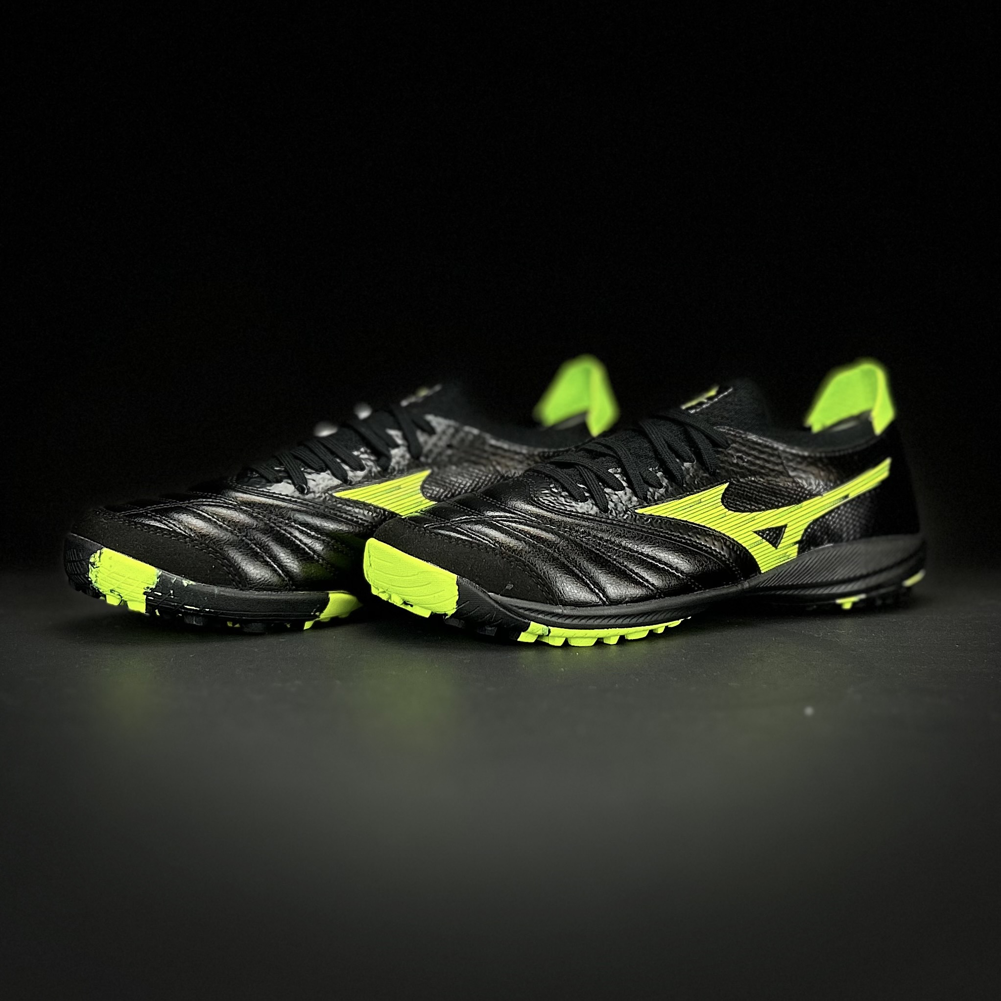 a28a675ae2d953e445b9688508ed8753.jpg Сороконожки Mizuno Morelia Neo IV Elite TF, черный, кислотный