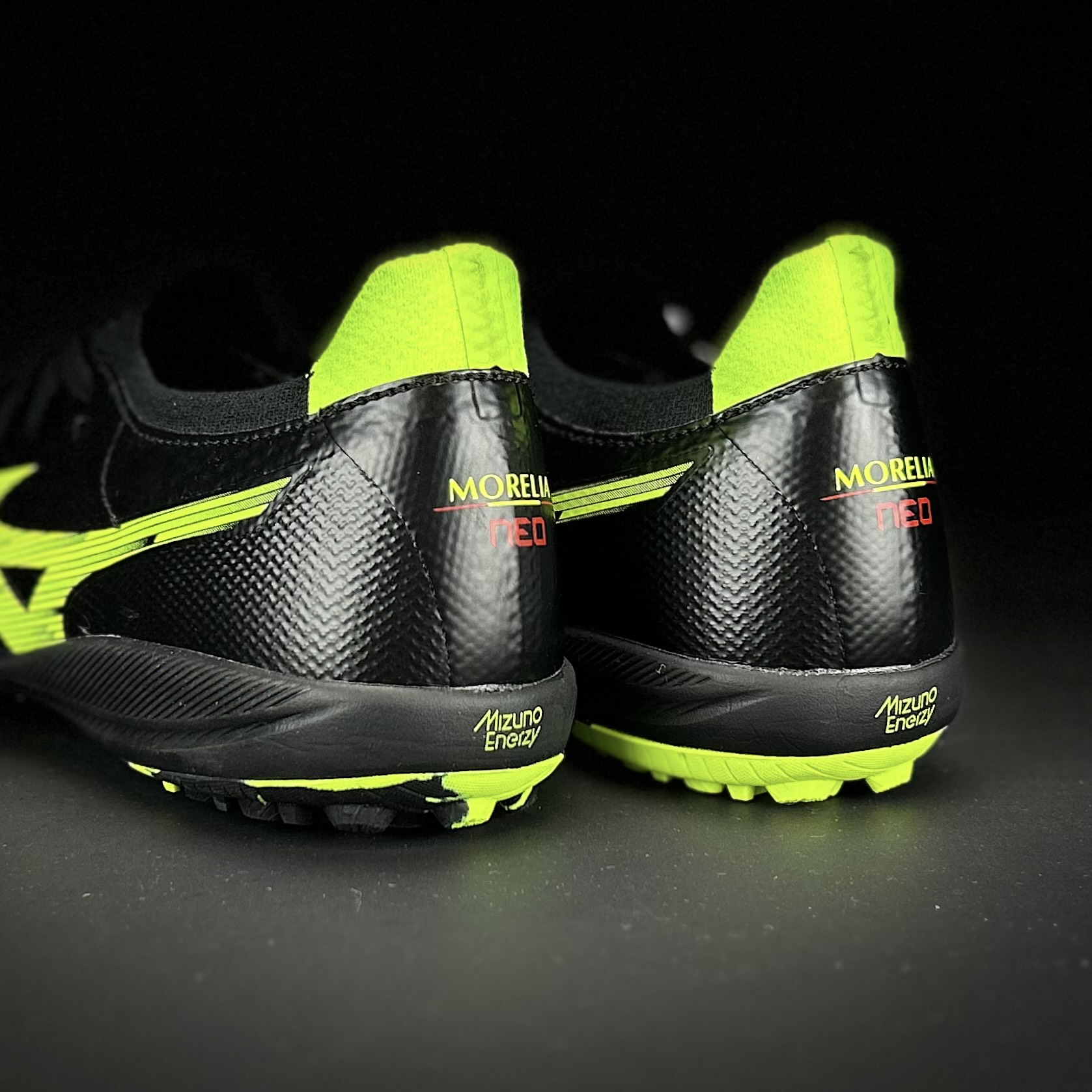 d06e62368721cb4805b1d325e840e978.jpg Сороконожки Mizuno Morelia Neo IV Elite TF, черный, кислотный
