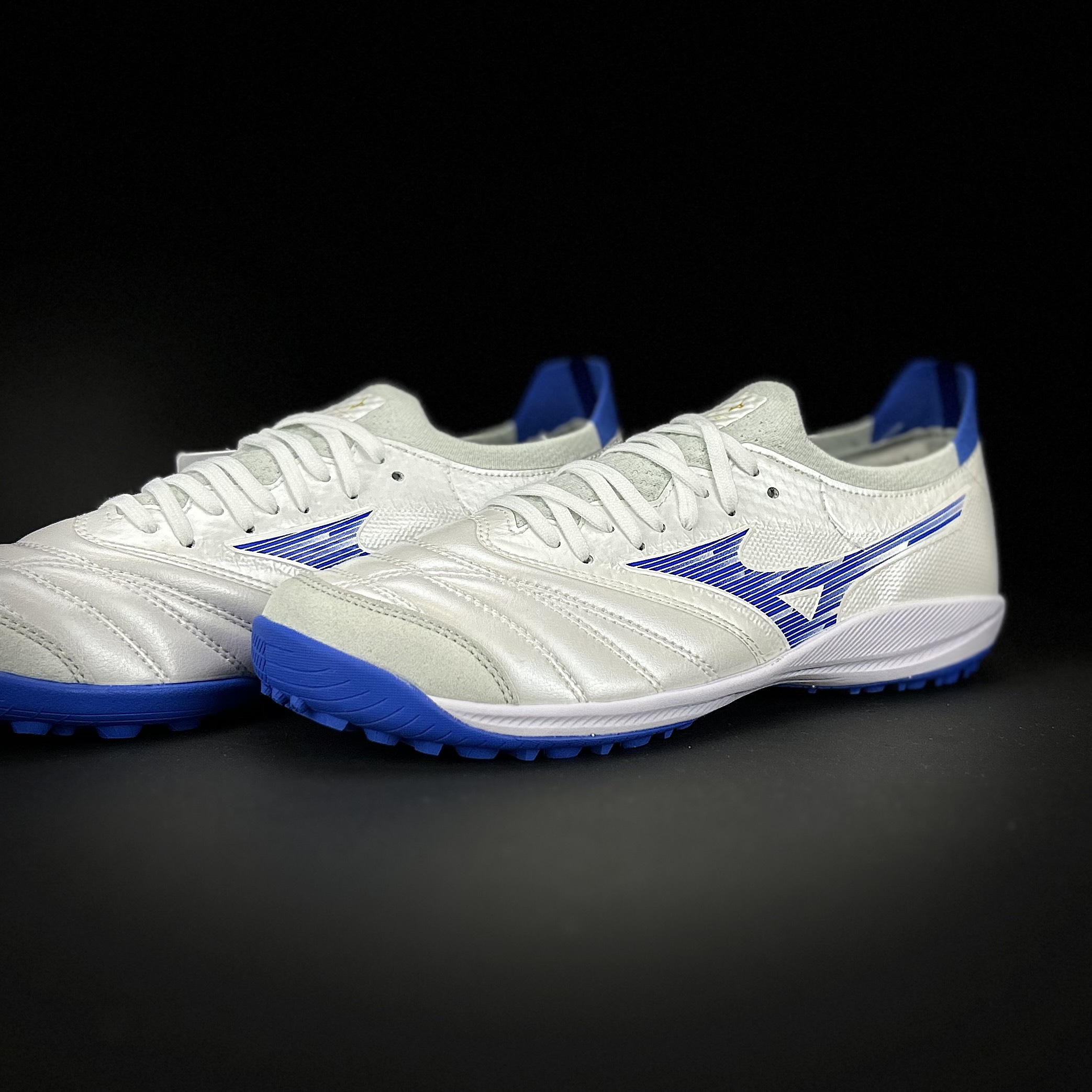d40aaeabb2b34ae8c0e321f98435d9e1.jpg Сороконожки Mizuno Morelia Neo IV Elite TF, белый, синий